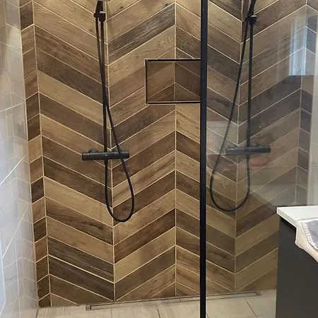 Detached House, Sauna And Tub