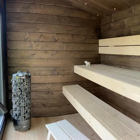 Detached House, Sauna And Tub *